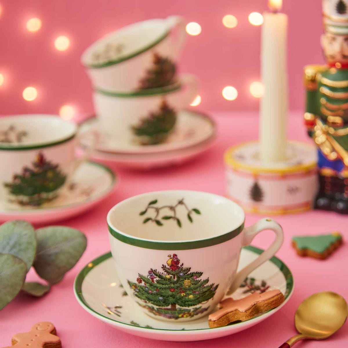 Christmas Tree Set of 4 Teacups & Saucers
